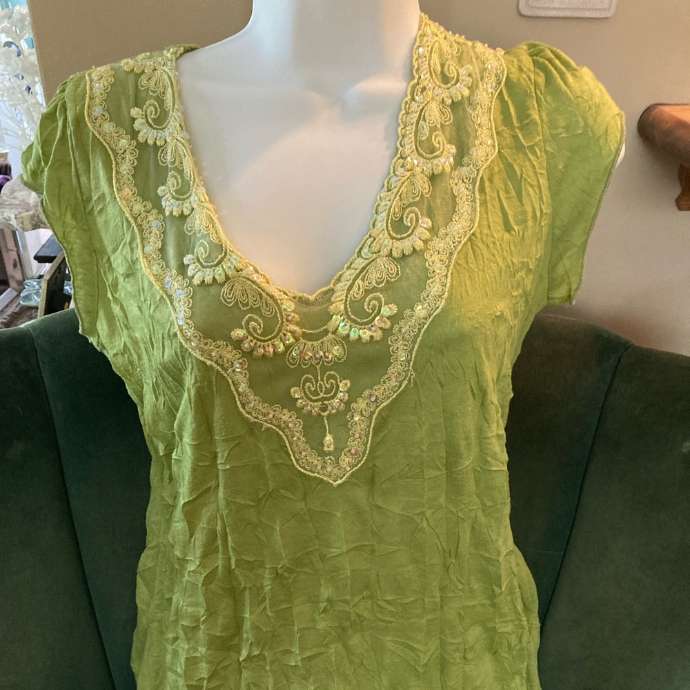 Top, V-neck with sequins and beads, L